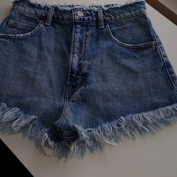 Revolve Moussy cut off shorts super fray size 2 - Picture 2 of 4